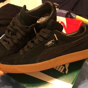 Pumas sued classic